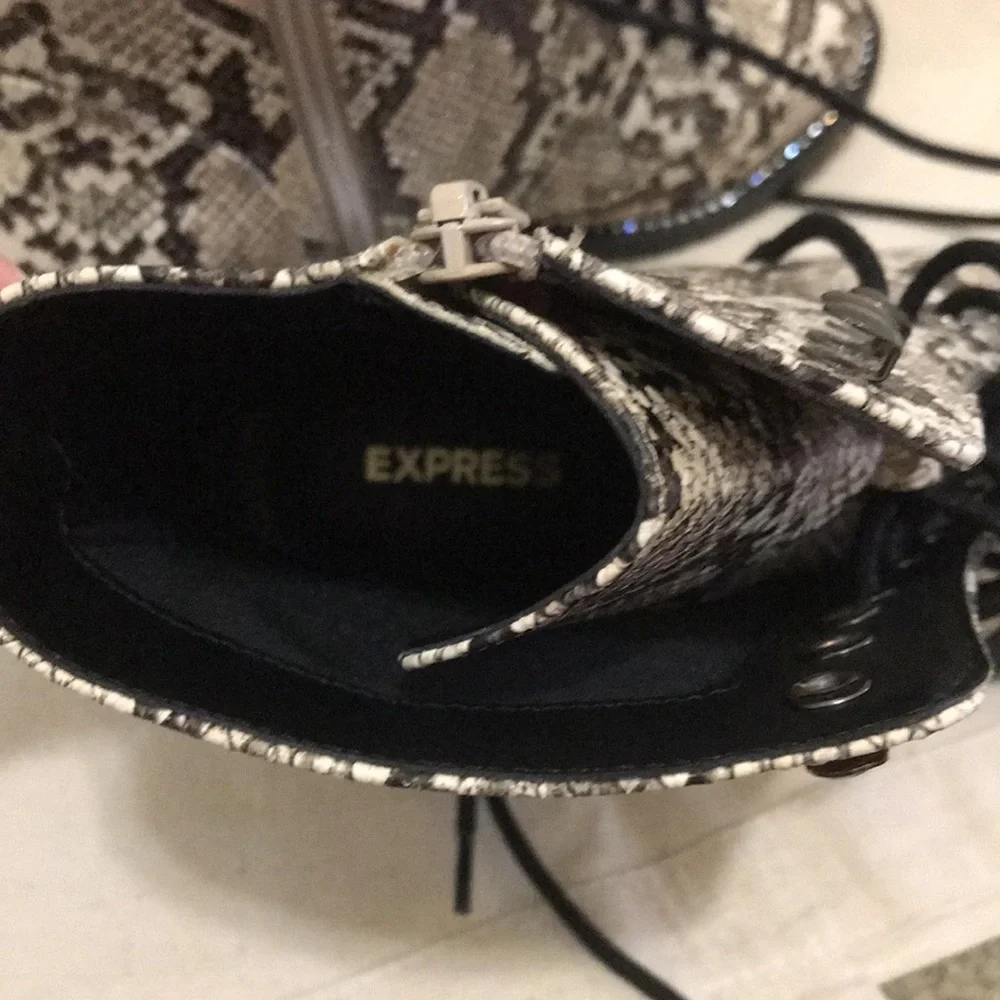 Snake print boots with Rhinestones - Picture 5 of 8